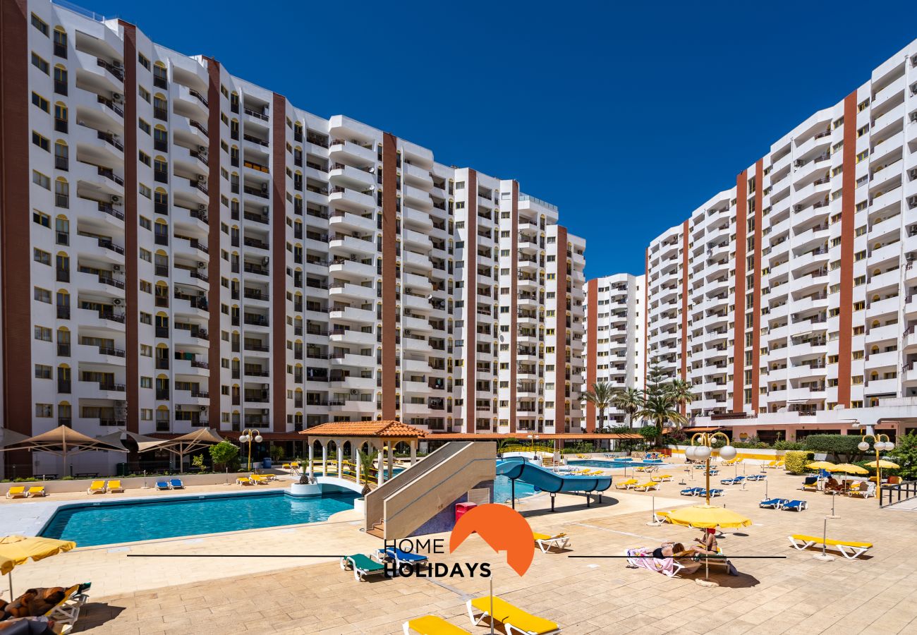 Apartamento em Portimão - #150 Equiped, Multiple Pools View, Balcony