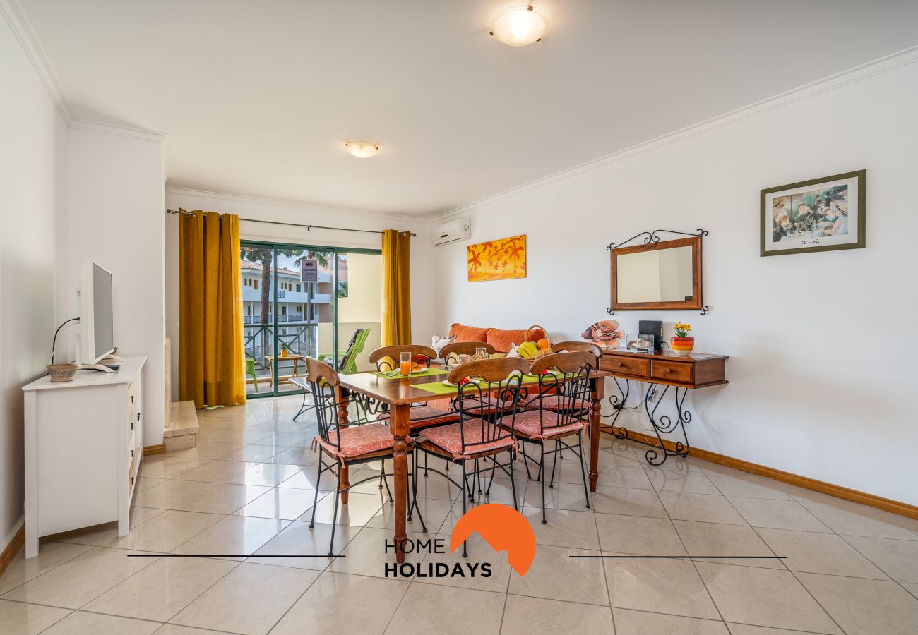 Apartamento em Albufeira - #243 Conforto Moderno com Piscinas e Praia Perto